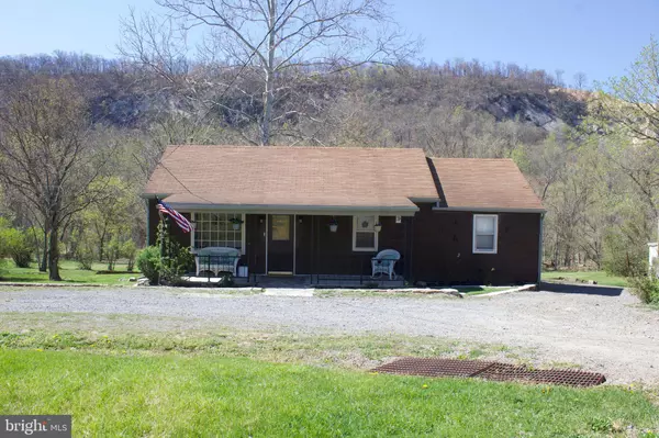 623 HARRISON AVE, Berkeley Springs, WV 25411