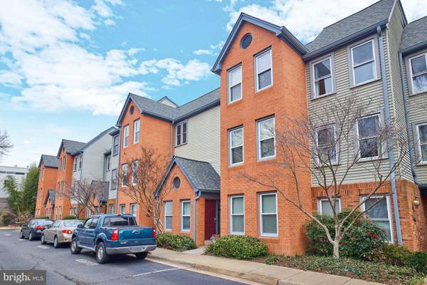 2105 N ROLFE ST #A, Arlington, VA 22209