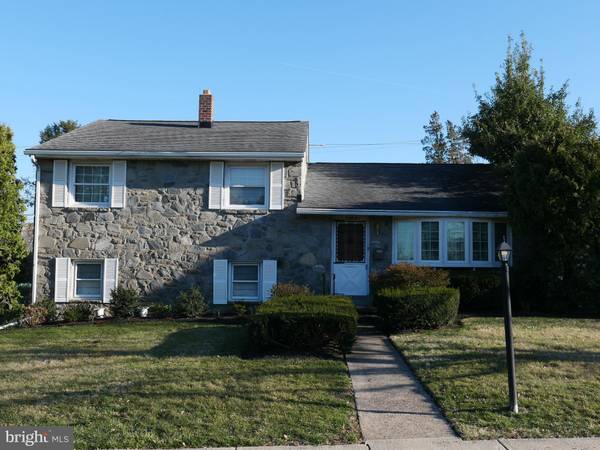 2404 HILLCREST RD, Drexel Hill, PA 19026