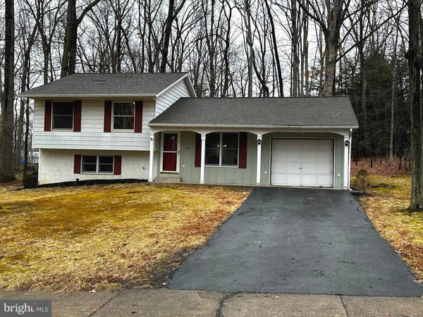 237 OAKLEY DR, State College, PA 16803