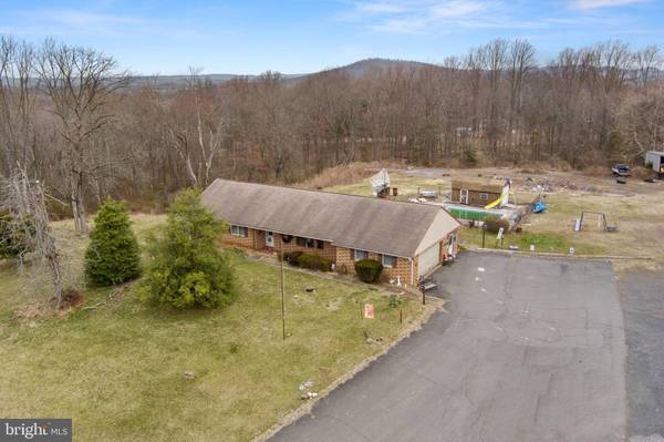 141 SHED RD, Douglassville, PA 19518