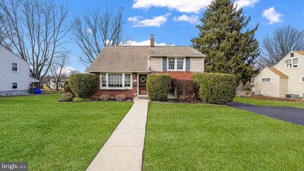 223 ROBIN HOOD LN, Aston, PA 19014