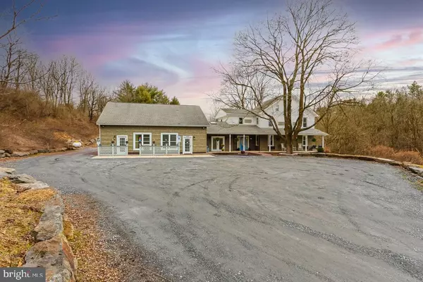 2307 COVE RD, Fogelsville, PA 18051