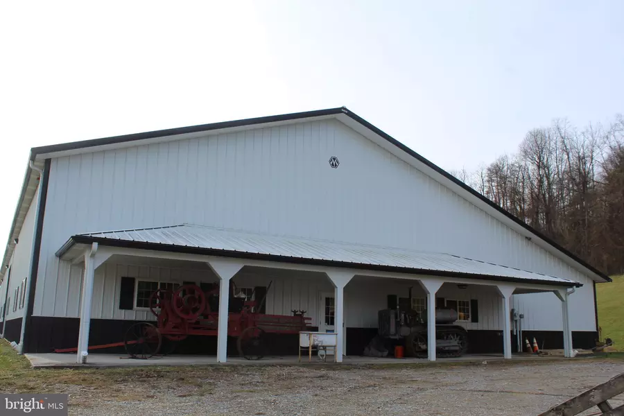 4882 WOLFGANG RD #POLE BARN, Glenville, PA 17329