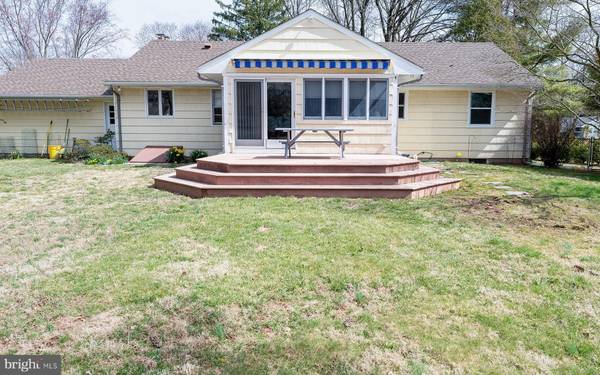 22 MORNINGSIDE DR, Pennington, NJ 08534