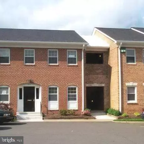 10517 W DR D #D, Fairfax, VA 22030