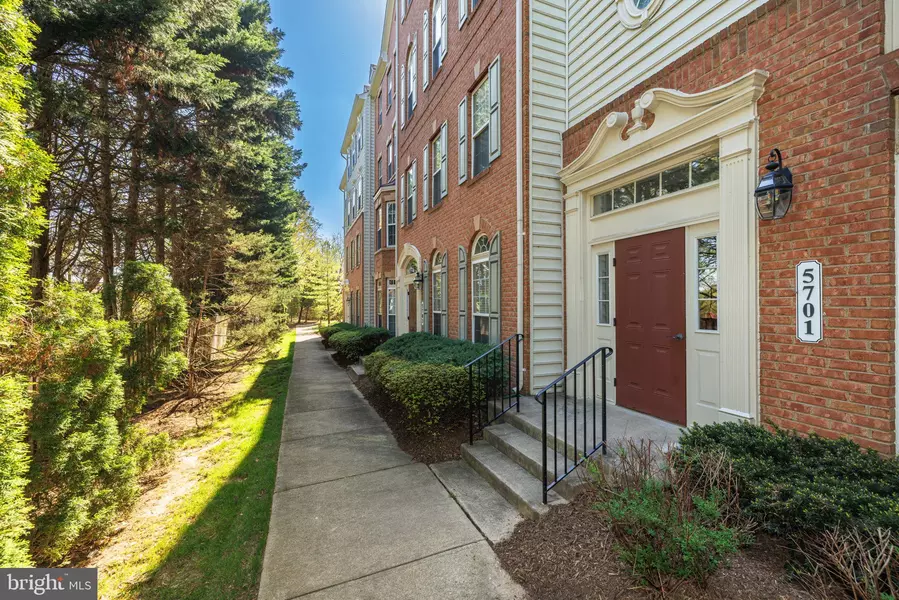 5701 CALLCOTT WAY #A, Alexandria, VA 22312