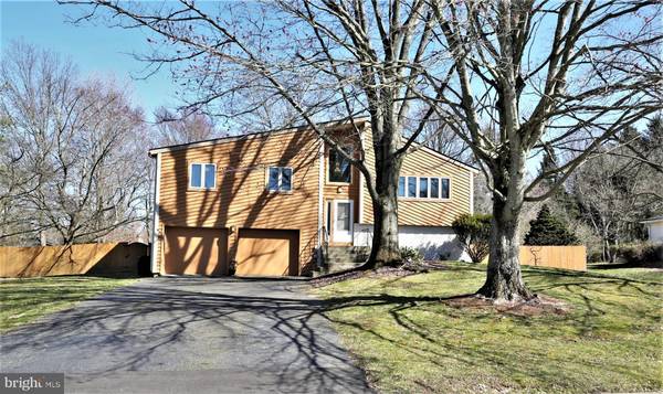 25 WELCOME FARMS RD, Monmouth Junction, NJ 08852