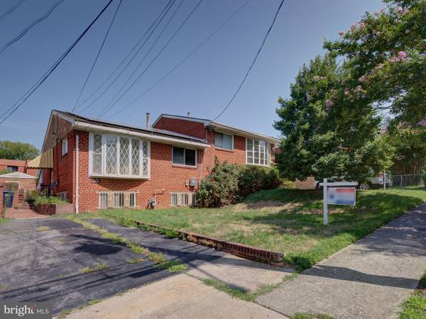 4220 FORT DUPONT ST SE, Washington, DC 20020