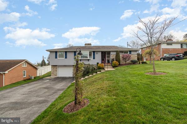 1215 PERRY LN, York, PA 17403