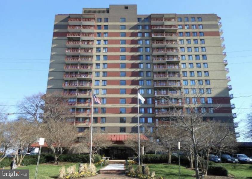 801 N PITT ST #117, Alexandria, VA 22314