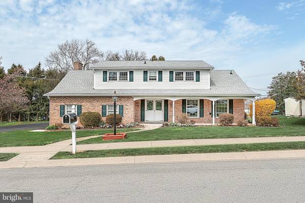 3215 FORREST LN, York, PA 17402