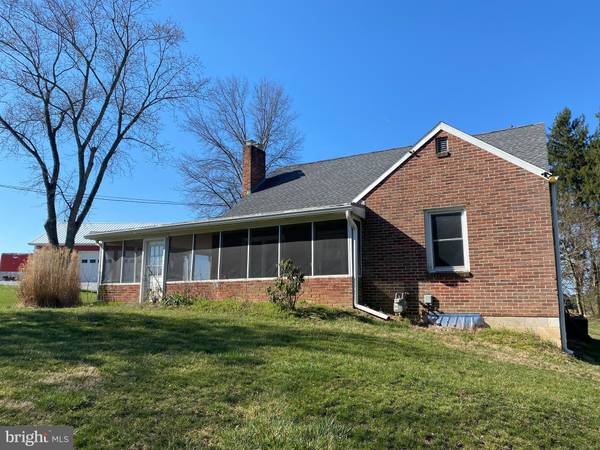 2695 BAKER RD, York, PA 17408