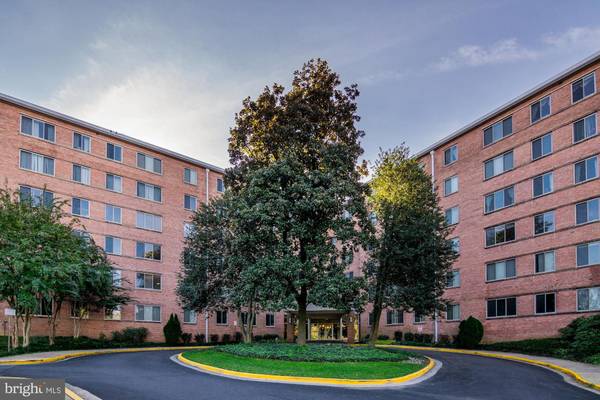 3000 SPOUT RUN PKWY #D406, Arlington, VA 22201