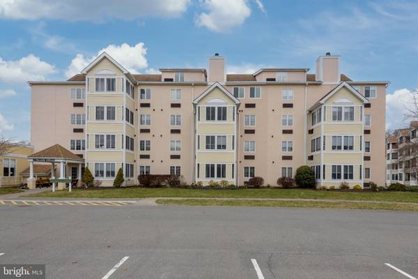 3 VILLAGE CIR #105, Stroudsburg, PA 18360