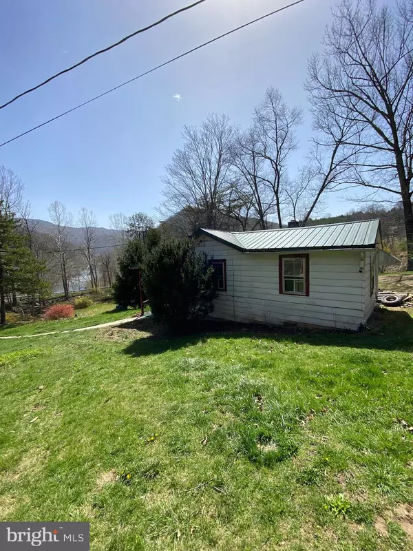 32551 MOUNTAINEER DR,  Cabins,  WV 26855