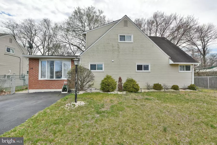 16 NIGHTINGALE LN, Levittown, PA 19054