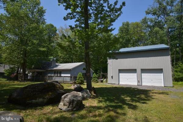 130 BUSHKILL DR, Pocono Lake, PA 18347