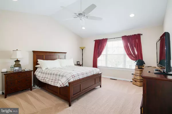 19 VERSAILLES BLVD Cherry Hill, NJ 08003