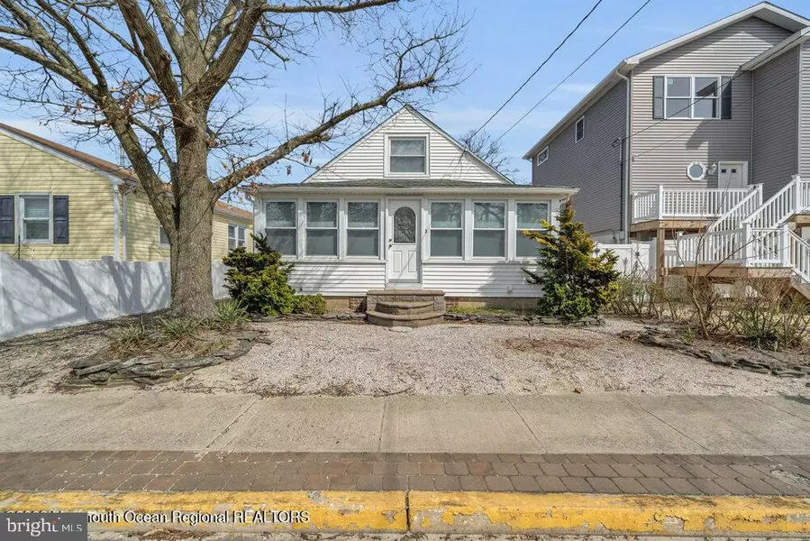 305 WILDWOOD AVE, Ocean Gate, NJ 08740