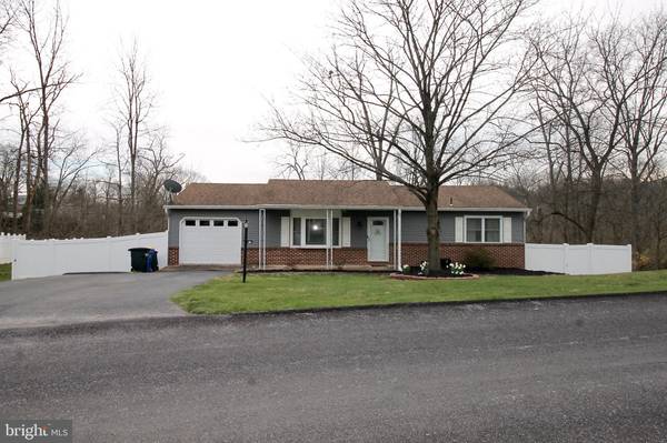 170 BLACK WALNUT DR, Etters, PA 17319