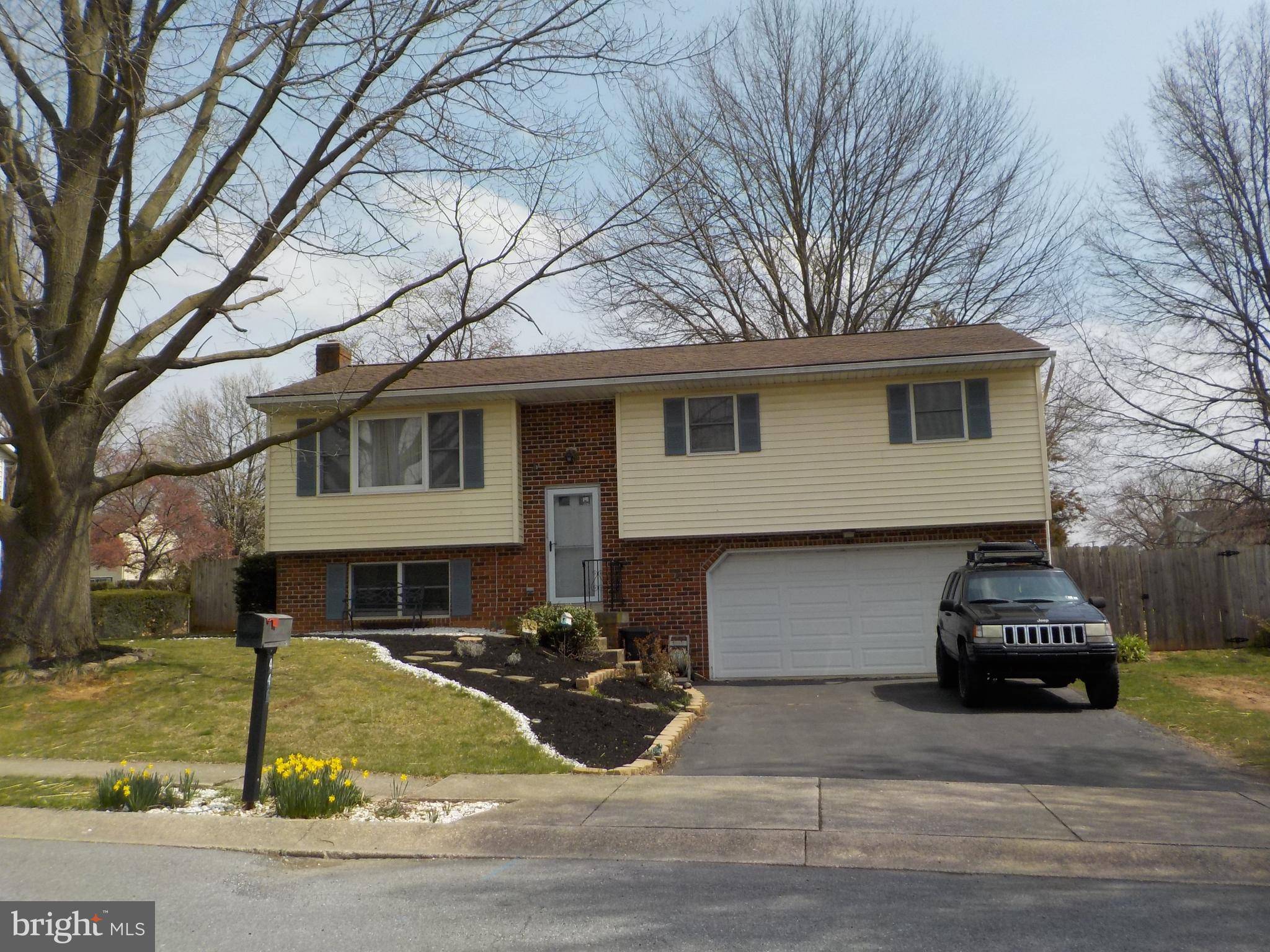 446 CHARTER LN, Mount Joy, PA 17552