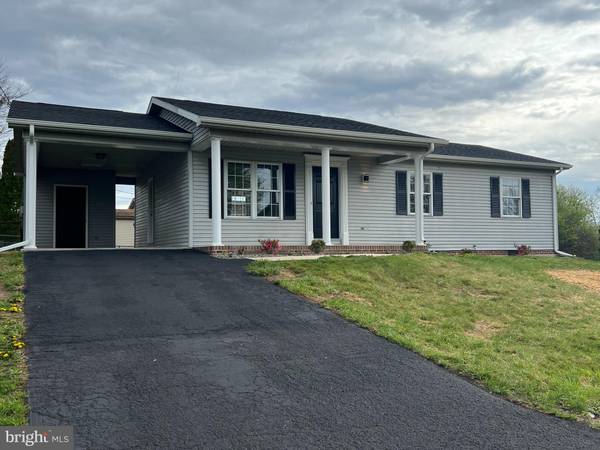 41 HEMMINGWAY LN, Martinsburg, WV 25405