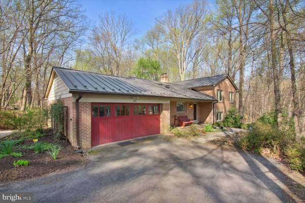 3412 HICKORY HILLS DR, Oakton, VA 22124