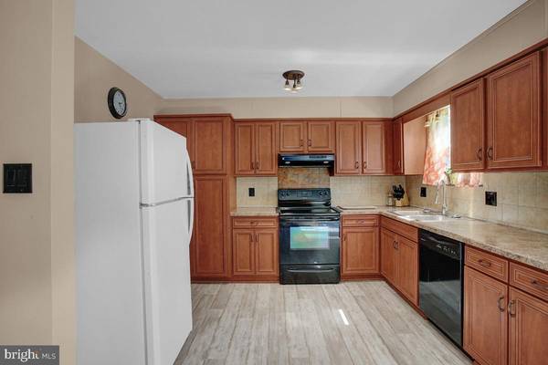 Oley, PA 19547,4 SURREY CT