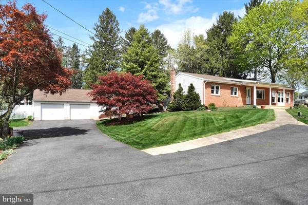 7 MEMORY LN, Stewartstown, PA 17363