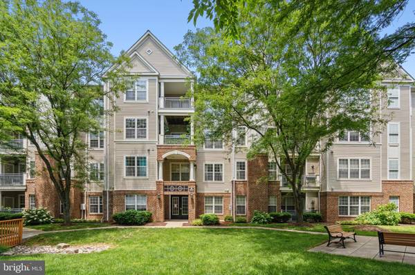 3003 NICOSH CIR #3107, Falls Church, VA 22042