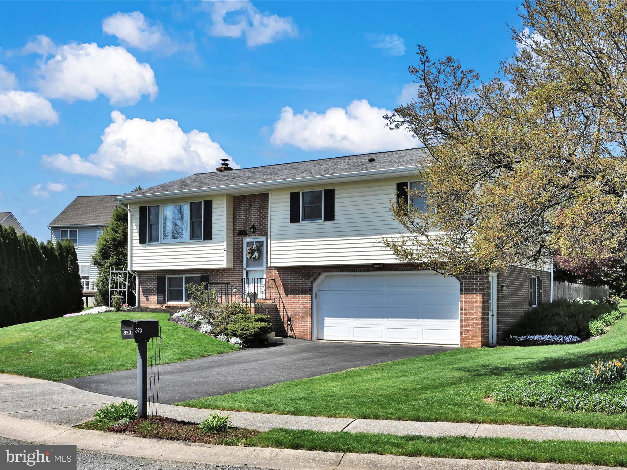Mount Joy, PA 17552,923 LIBERTY CT