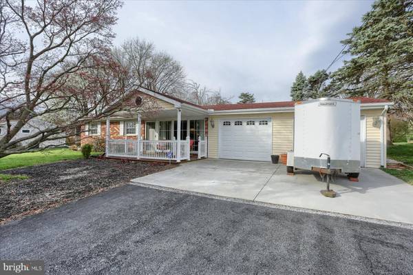 5 SGRIGNOLI LN, Enola, PA 17025