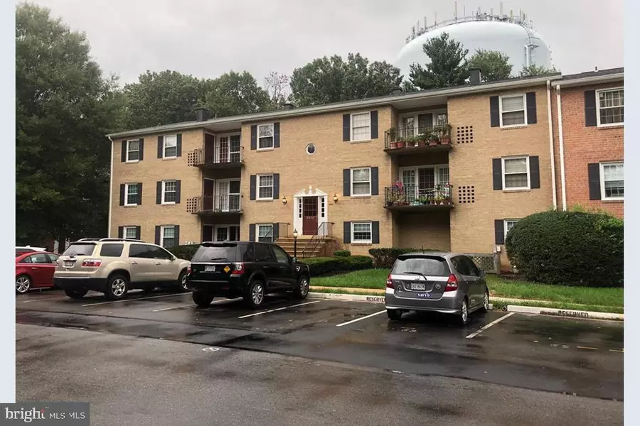 3945 LYNDHURST DR #202, Fairfax, VA 22031