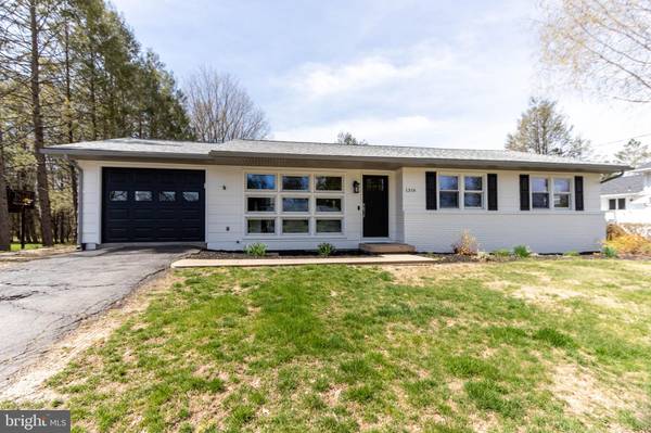 1318 UNIVERSITY DR, State College, PA 16801