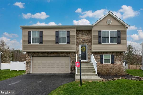 169 PENN OAK DR, Bainbridge, PA 17502