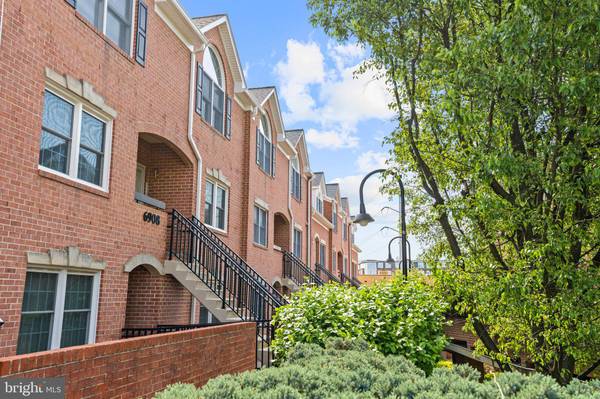 Arlington, VA 22213,6908 FAIRFAX DR #306