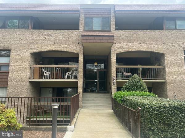 Gaithersburg, MD 20879,421 CHRISTOPHER AVE #13