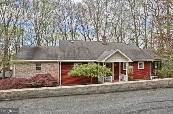 407 LANCASTER AVE, Mt Gretna, PA 17064