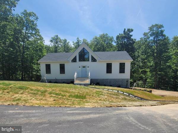 249 FAIRVIEW OAKS LN,  Berkeley Springs,  WV 25411