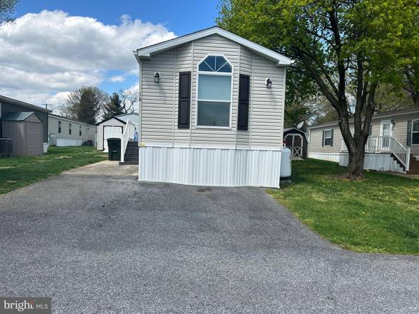 Lititz, PA 17543,18 JADE DR