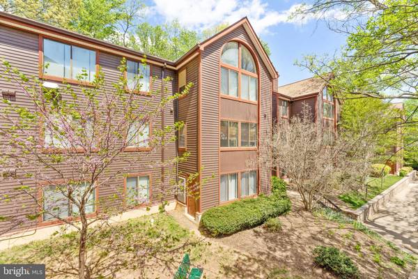 2802 LEE OAKS PL #303, Falls Church, VA 22046