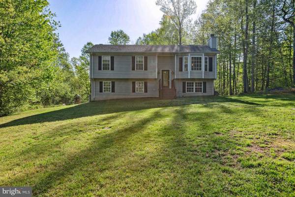 5488 RIVERBEND LN, Reva, VA 22735