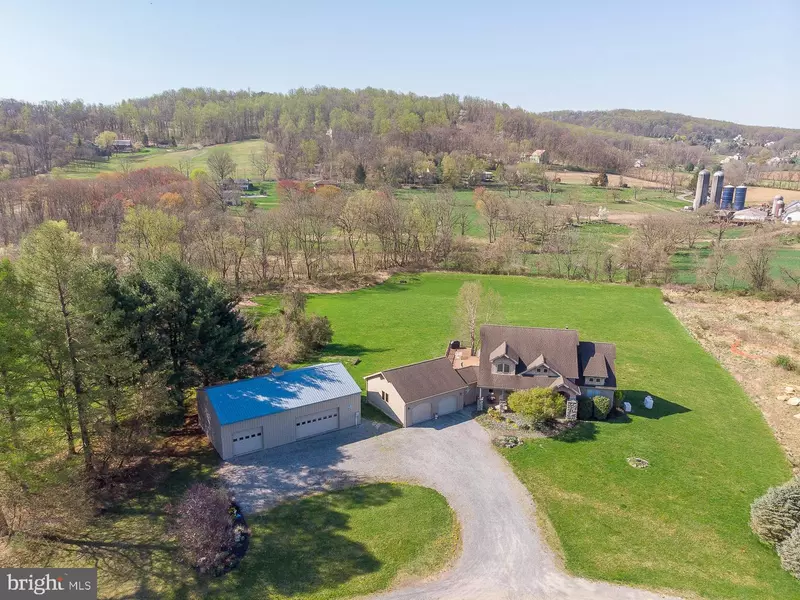 5 BACHMAN LN, Easton, PA 18042