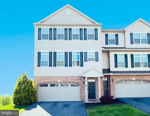 10 JAY CIR, Lemoyne, PA 17043