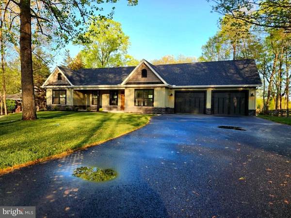 19 PEACE PIPE LN, Hedgesville, WV 25427