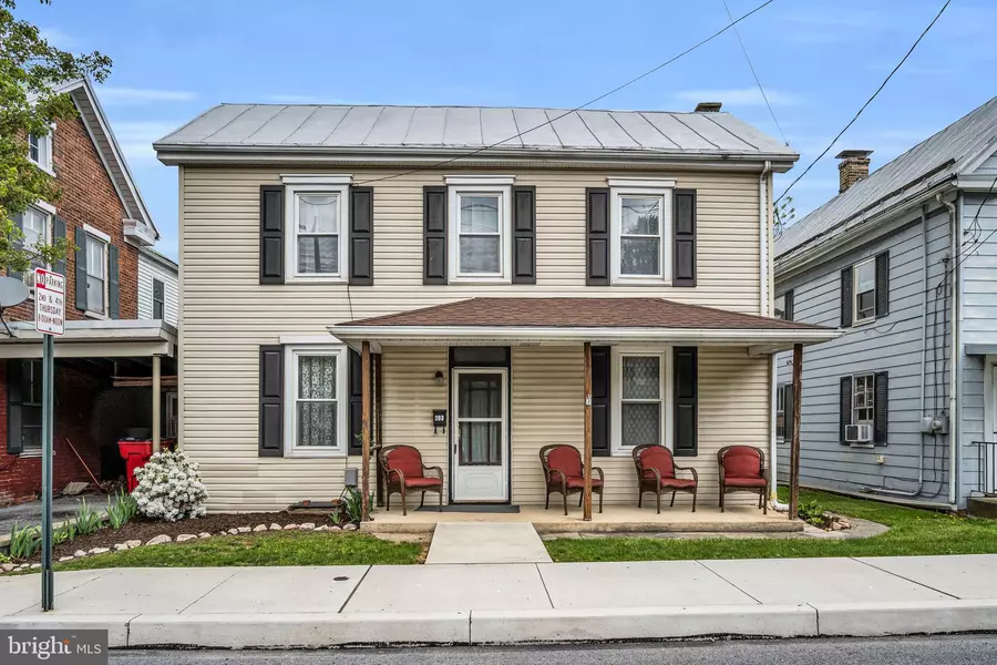 203 E PINE ST, Mount Holly Springs, PA 17065