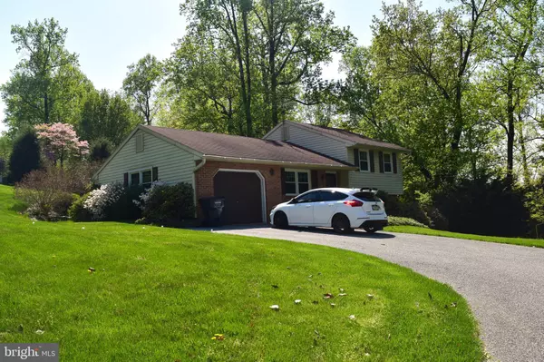 4 DEN MAR DR, Holtwood, PA 17532