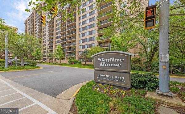 3713 S GEORGE MASON DR #504-W, Falls Church, VA 22041