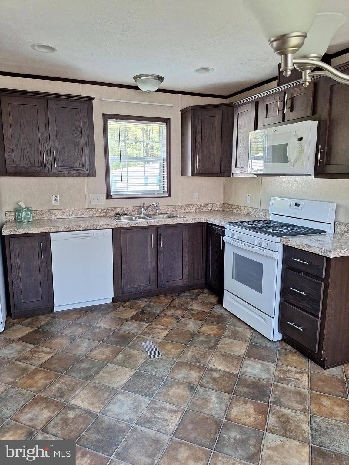 Atglen, PA 19310,5 ROSEWOOD DR